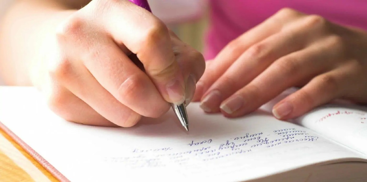 Solo i veri maestri della grammatica possono coniugare questi verbi! Se sbagli, il dizionario piange! -