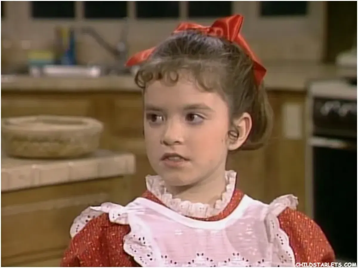 Questi piccoli volti ti sembrano familiari? Dimostra che non sei troppo giovane per indovinare il telefilm! -