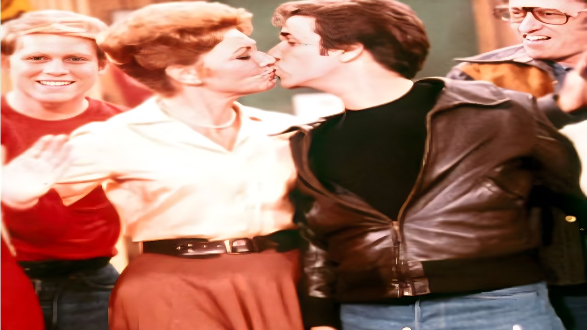 QUIZ, CLICCA LA COPERTINA: ⏱️ Due minuti. Un bacio. Riconosci i 10 telefilm o sei fuori gioco? -