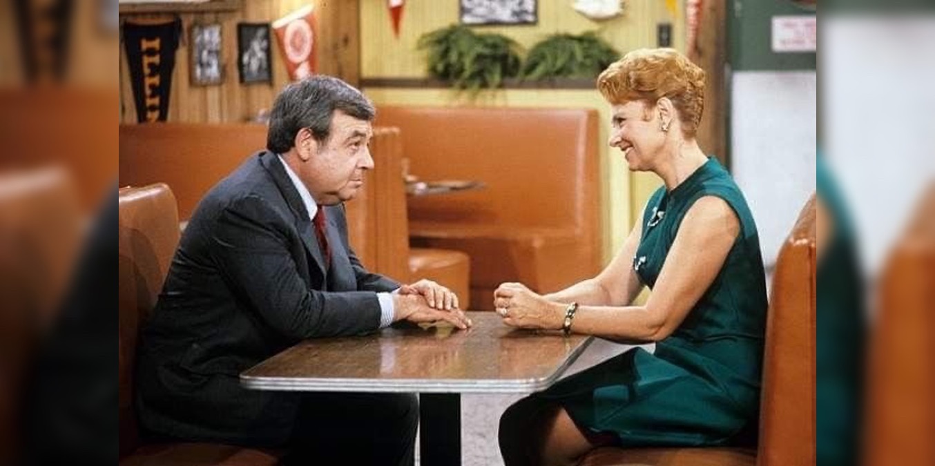 Quiz: Solo i veri maestri del telecomando riconoscono questi 10 genitori anni ’70-’90. Sfida estrema per nostalgici e cultori della TV! - 