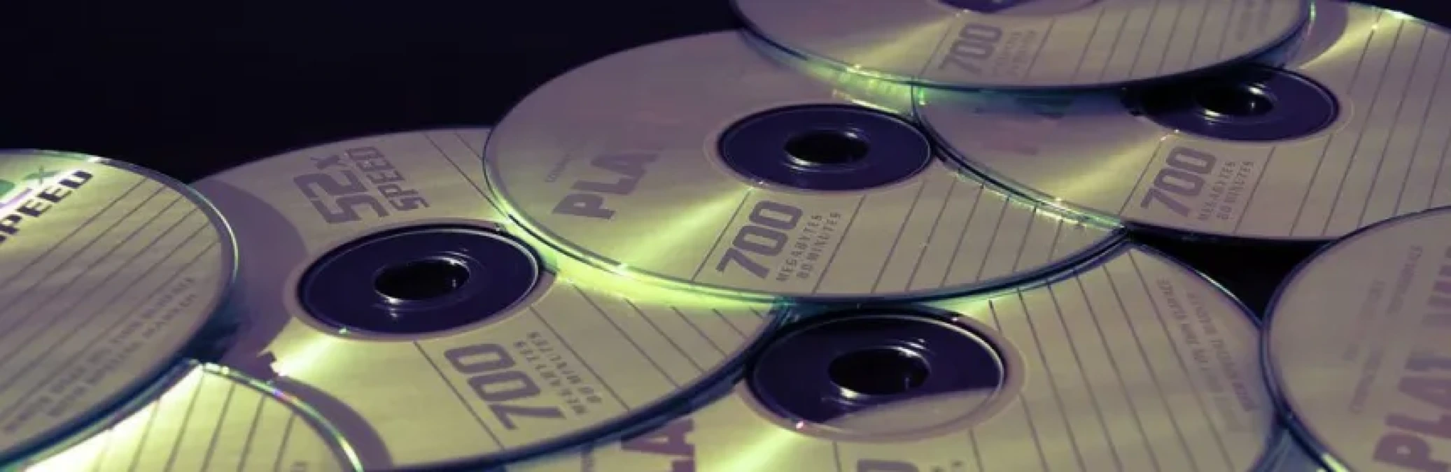 Quiz: Compilation masterizzate, CD vergini e Napster… solo chi c’era davvero negli anni ’90 può finirlo - 