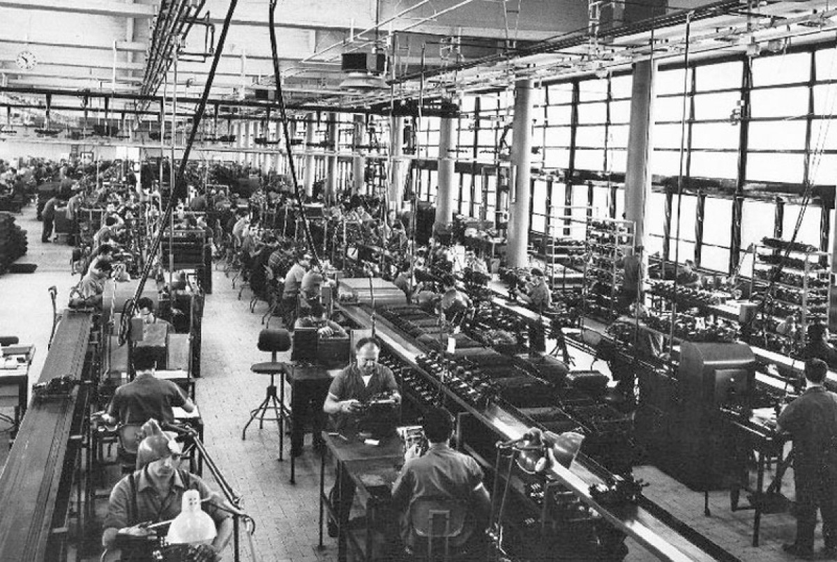 Quiz: Lavoro in fabbrica anni ’60-’70… se pensi che fosse facile, questo test ti farà ricredere - 