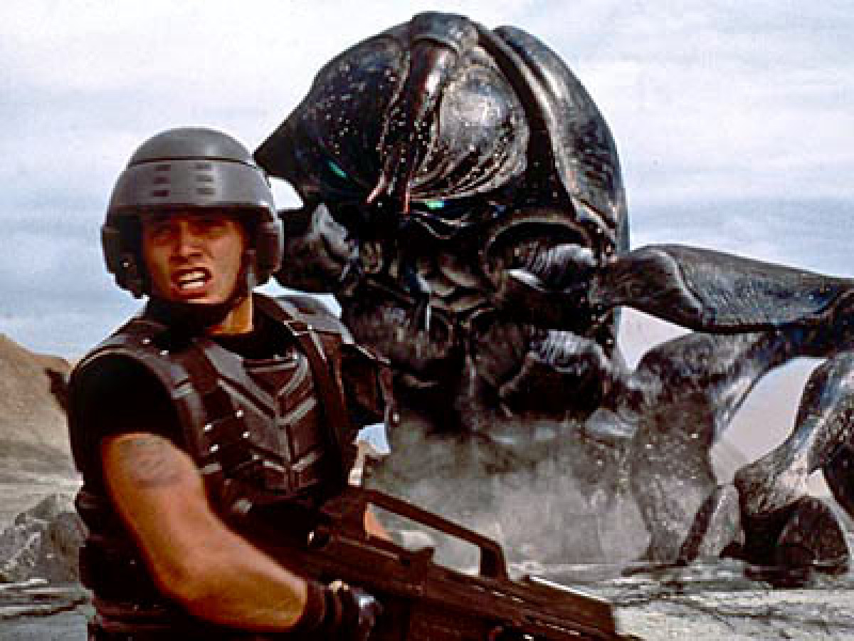 Quiz: Starship Troopers tra filosofia militare, propaganda e dettagli nascosti… se pensi sia solo un film d’azione stai già sbagliando - 