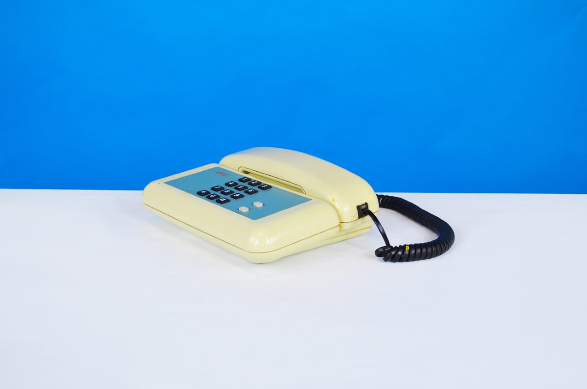 Quiz: Telefoni fissi anni ’90, gettoni e chiamate veloci… vediamo se sei davvero cresciuto senza smartphone - 