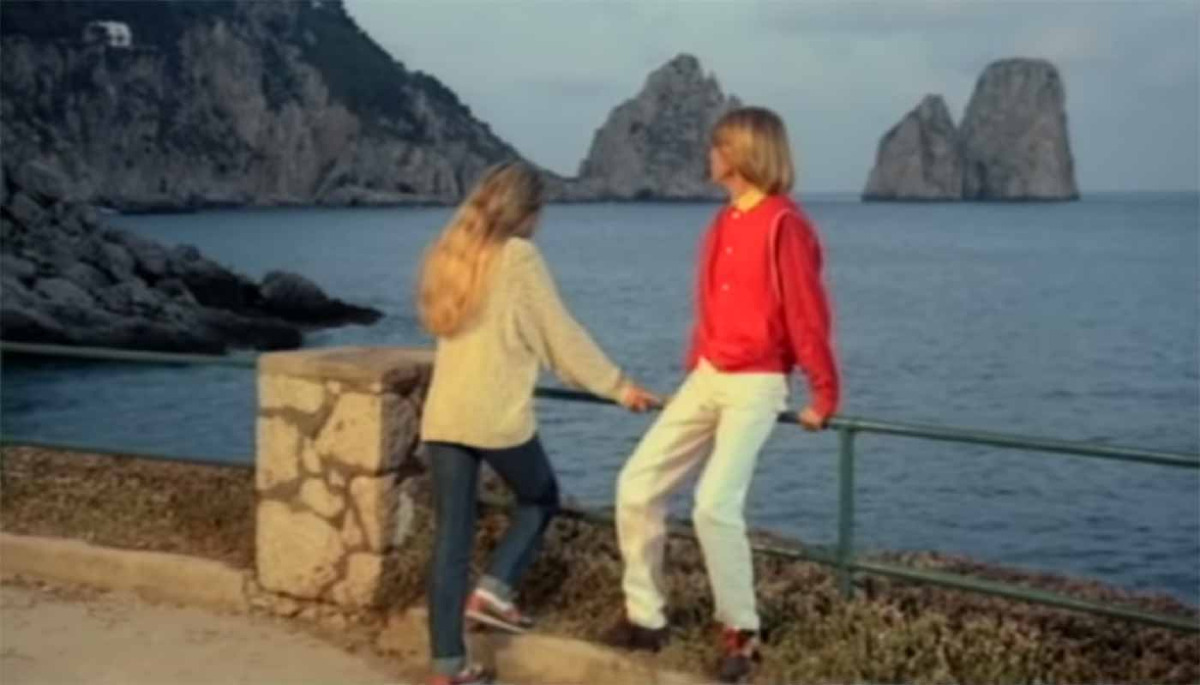 Quiz: Hai consumato le VHS dei film di Nino D’Angelo? Allora prova a sopravvivere a questo quiz per veri nostalgici 🎬 - 