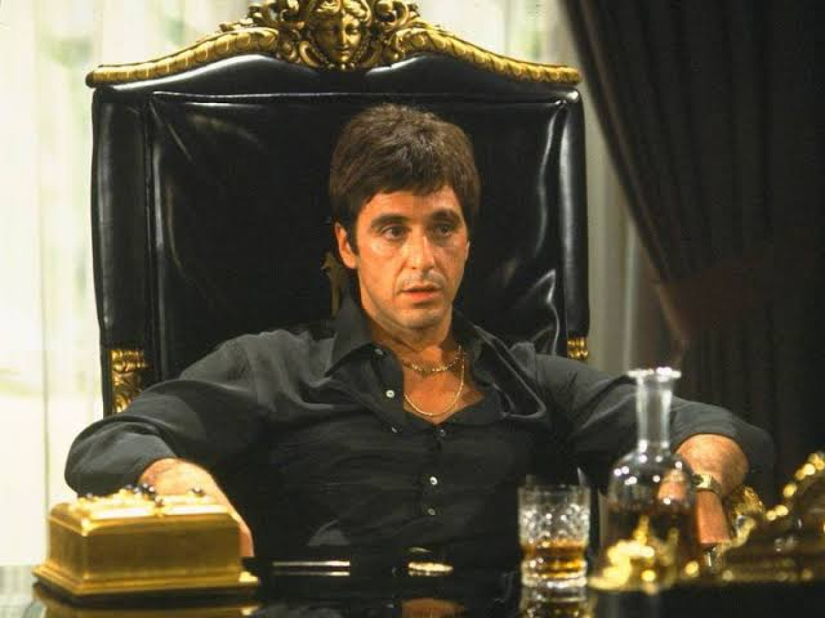 Quiz: Hai davvero consumato la VHS di Scarface? Questi 10 dettagli metteranno in crisi anche chi conosce il film a memoria - 