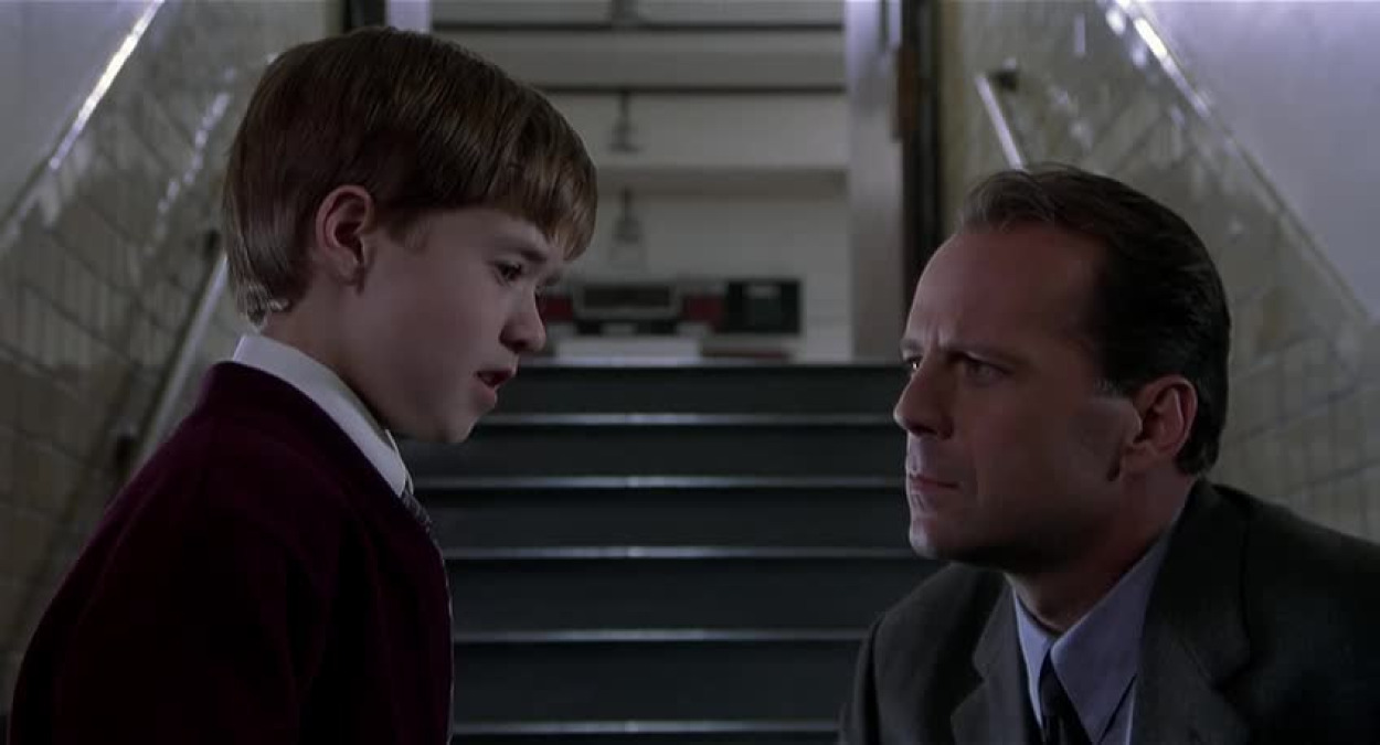 Quiz: Riesci a distinguere ciò che è reale da ciò che non lo è? "Il Sesto Senso" nasconde 10 dettagli che quasi tutti scoprono solo dopo il secondo film - 